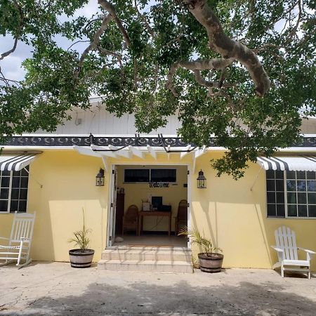 Treasure Beach Inn And Bar Bagian luar foto