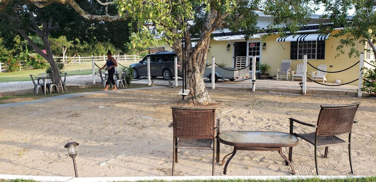 Treasure Beach Inn And Bar Bagian luar foto