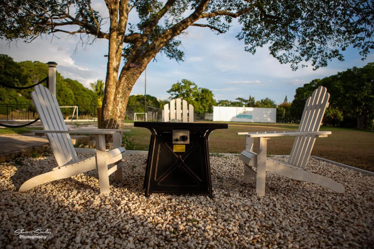 Treasure Beach Inn And Bar Bagian luar foto