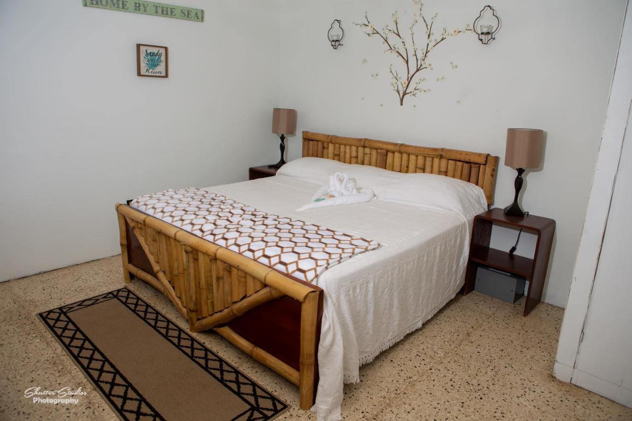 Treasure Beach Inn And Bar Bagian luar foto