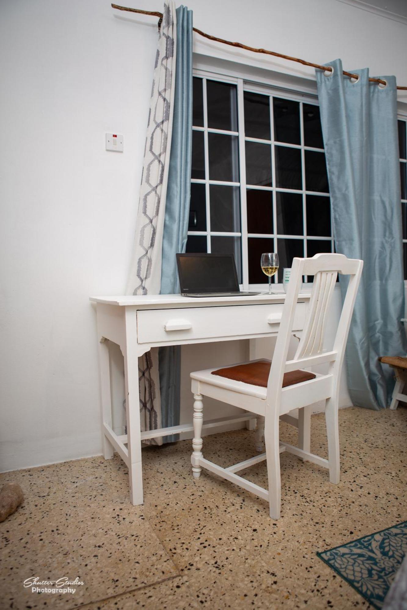 Treasure Beach Inn And Bar Bagian luar foto